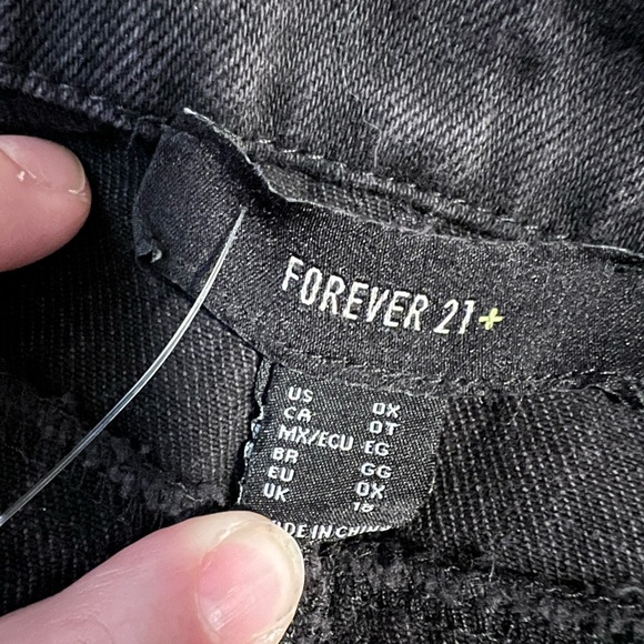 NWT Forever 21+ Black Denim Skirt 0X - Picture 2 of 4